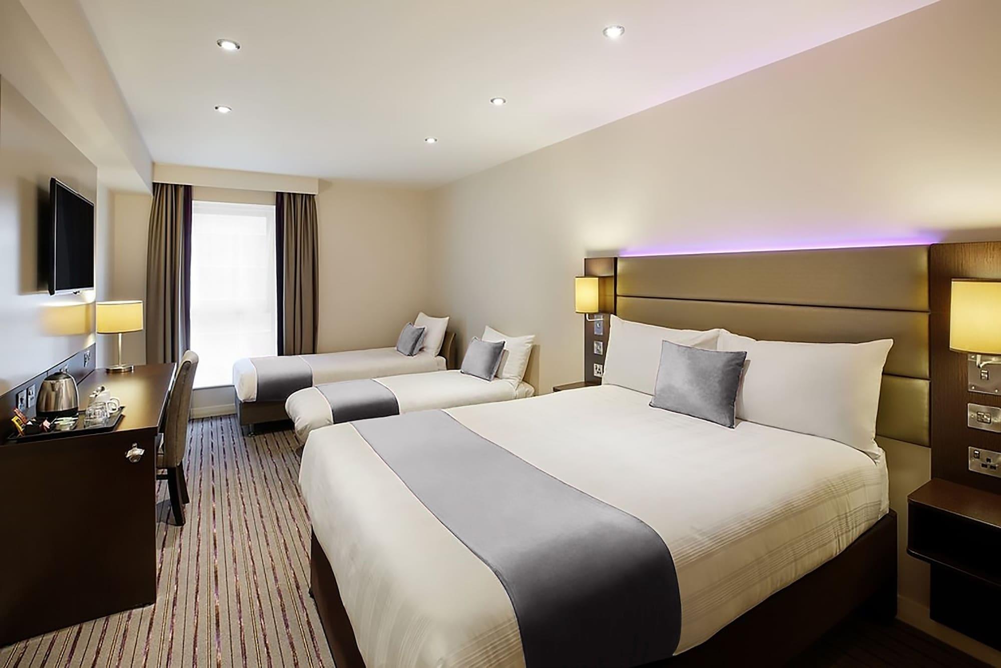 Premier Inn Huddersfield West 외부 사진