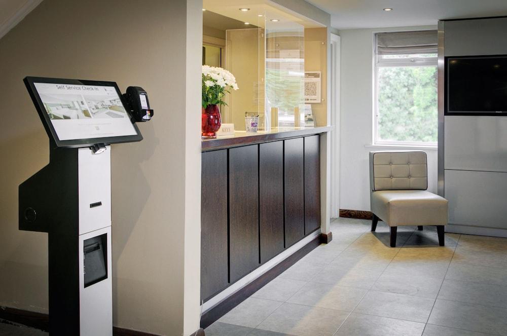 Premier Inn Huddersfield West 외부 사진
