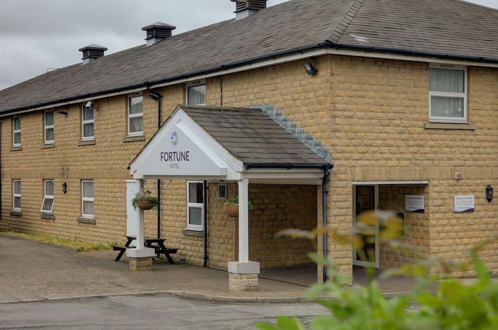 Premier Inn Huddersfield West 외부 사진