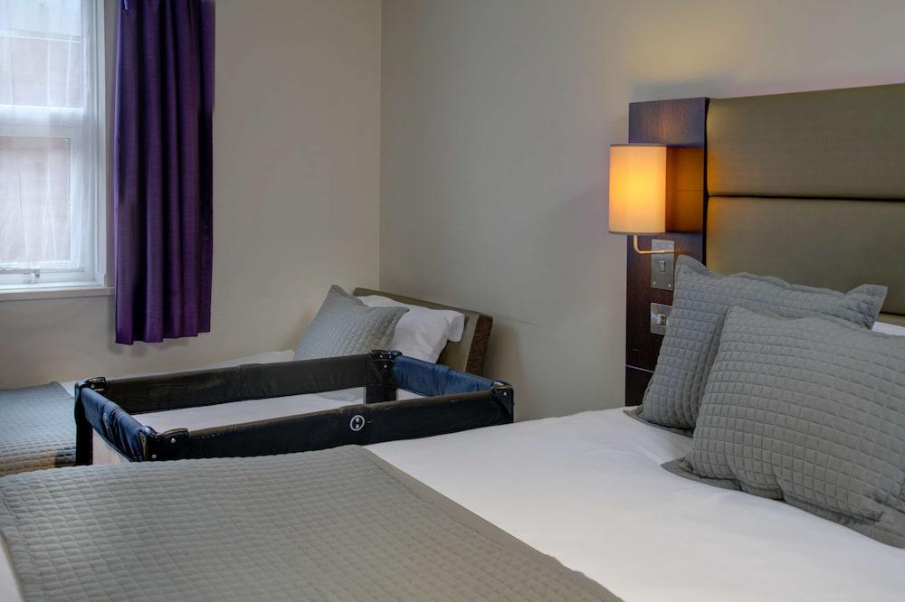 Premier Inn Huddersfield West 외부 사진