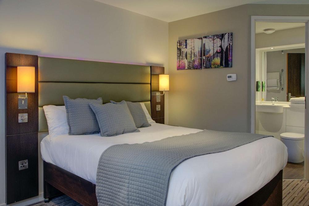 Premier Inn Huddersfield West 외부 사진