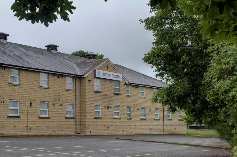 Premier Inn Huddersfield West 외부 사진