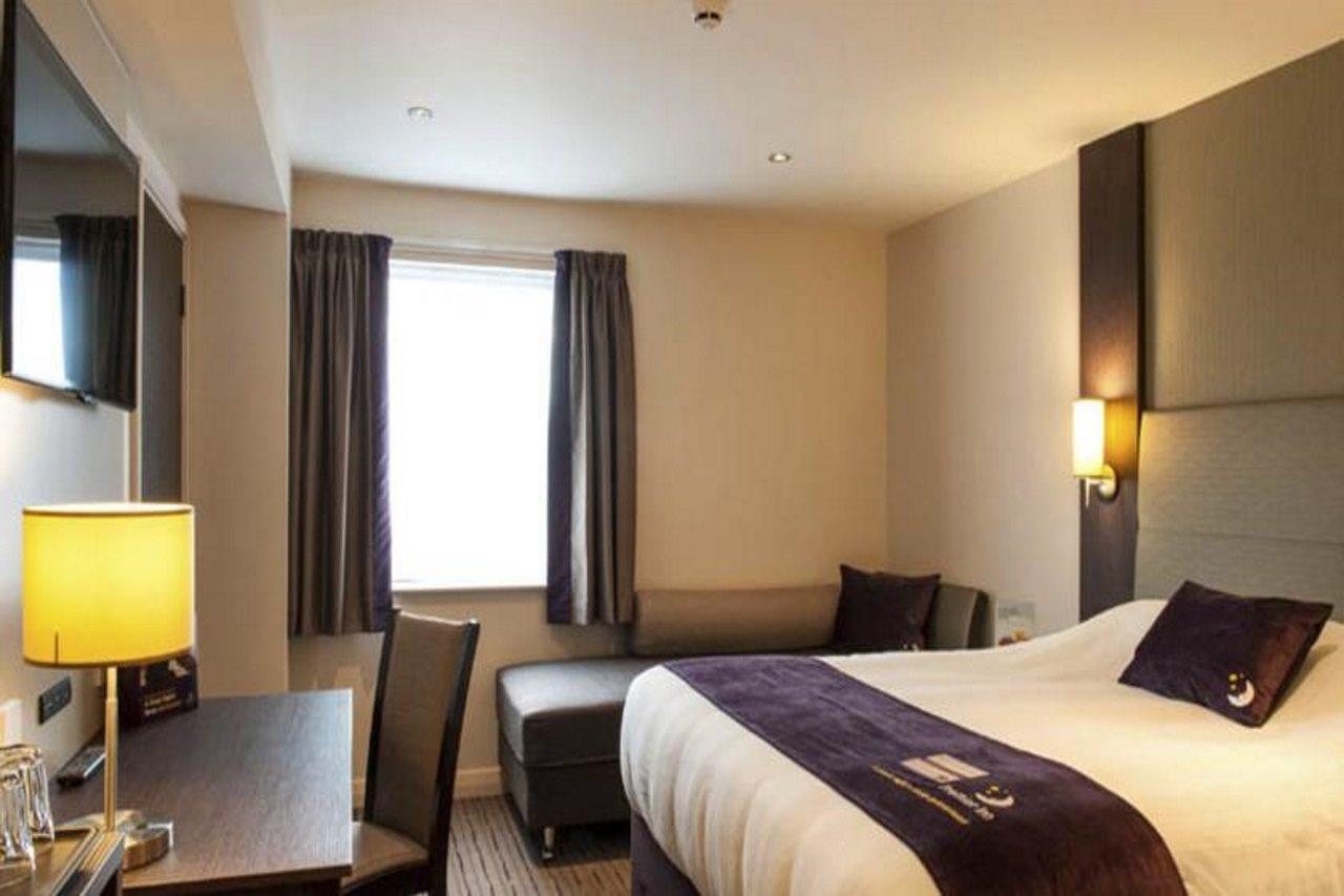 Premier Inn Huddersfield West 외부 사진