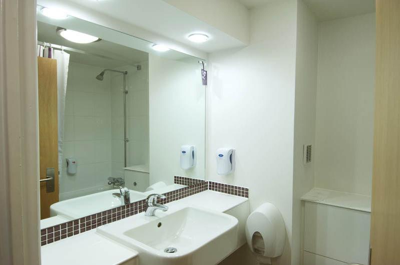 Premier Inn Huddersfield West 외부 사진