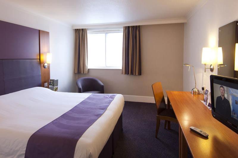 Premier Inn Huddersfield West 외부 사진